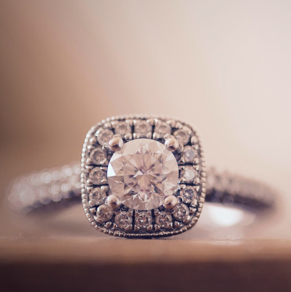 Engagement ring buying tips - M.I. trading Diamond Buyers