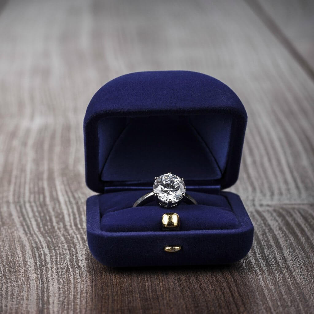 4 Ways to Sell Your Engagement Ring – Explained - M.I.Trading