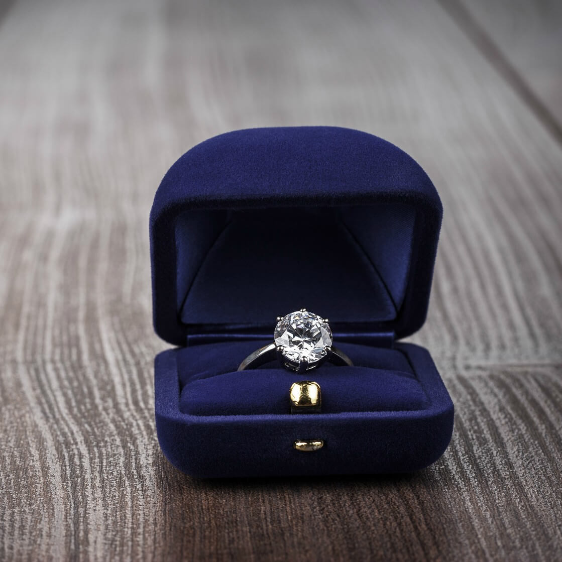 Shopping for Engagement Rings in Dallas, TX (With Insider's Tips)