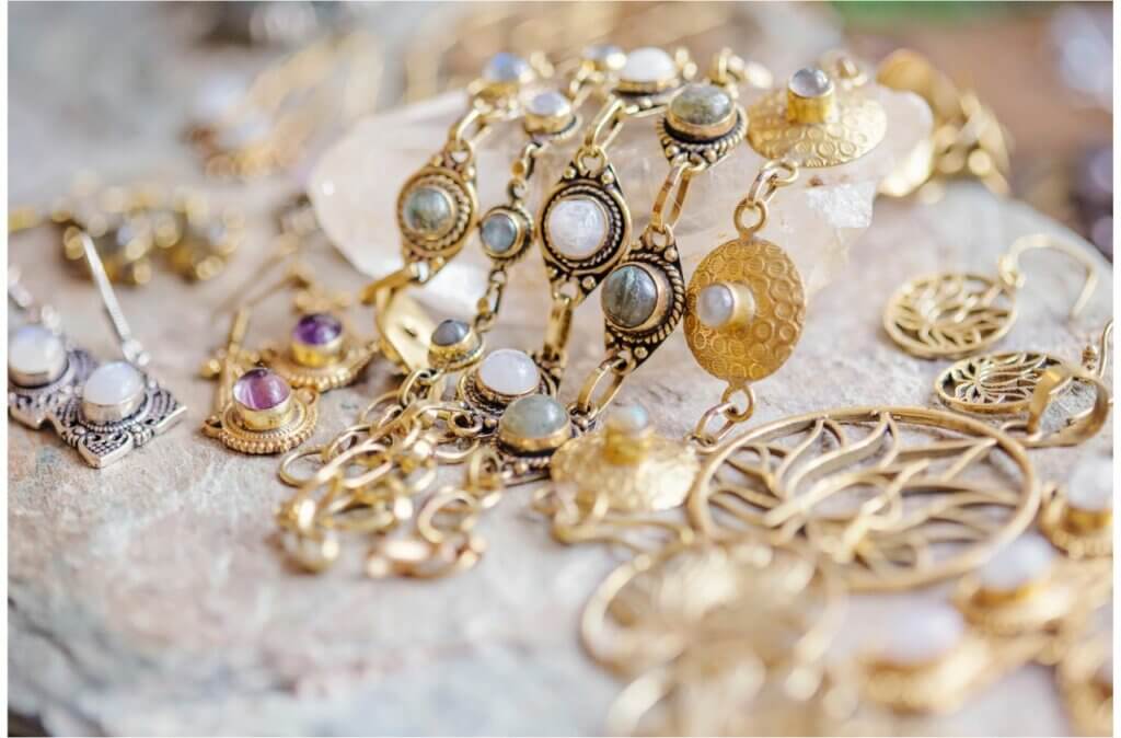 How to Sell Estate Jewelry and Why You Should
