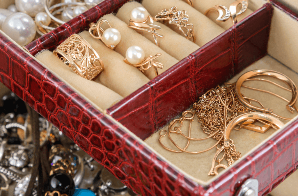 The Ins and Outs of Selling Gold Jewelry